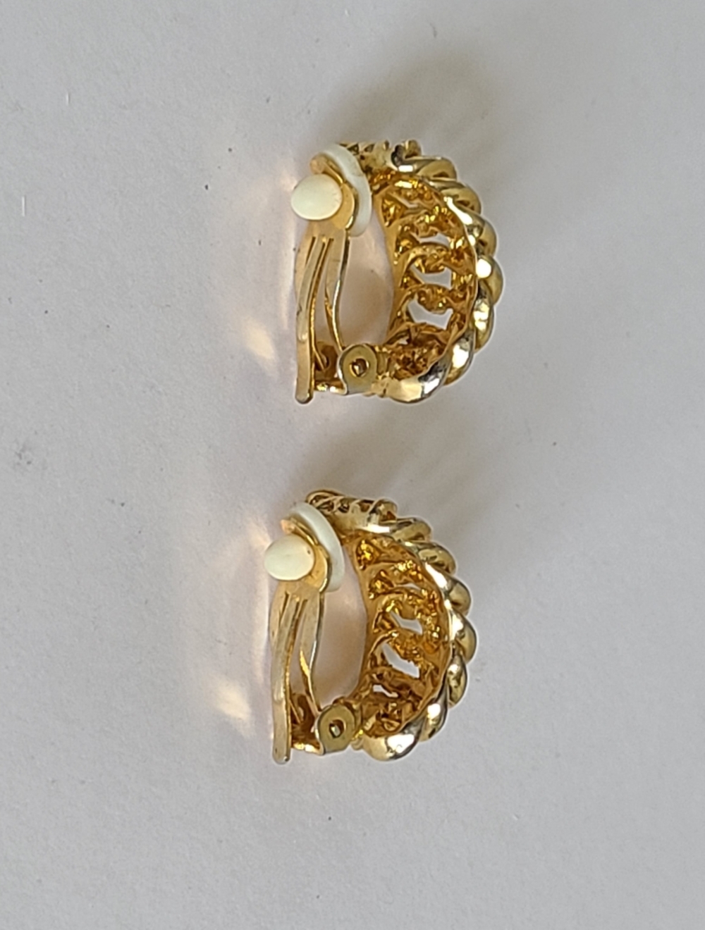 Vintage Style Gold Tone Openwork Leaf Feather Wide Half Hoop Clip On Earrings - Picture 3 of 15